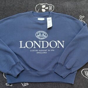 A&F NWT London Luxury Resort & Spa Blue Sweater sz M